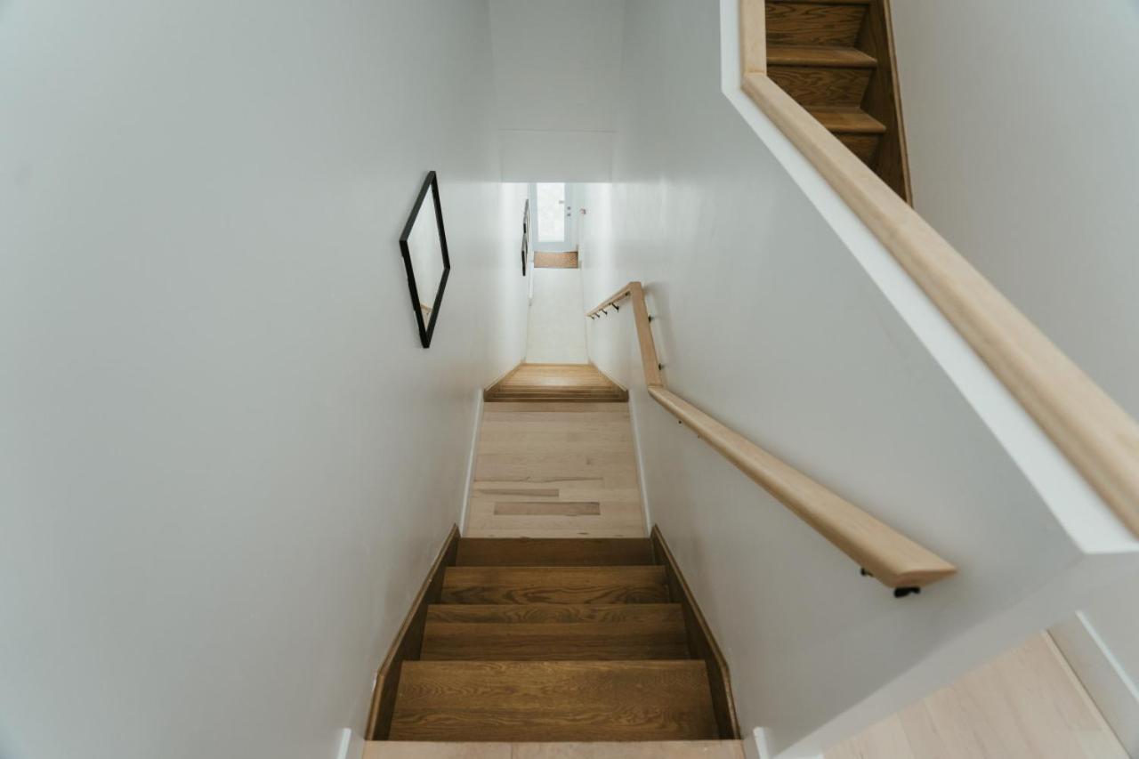 Welcoming And Light Filled 2bdr Apartment Montreal
