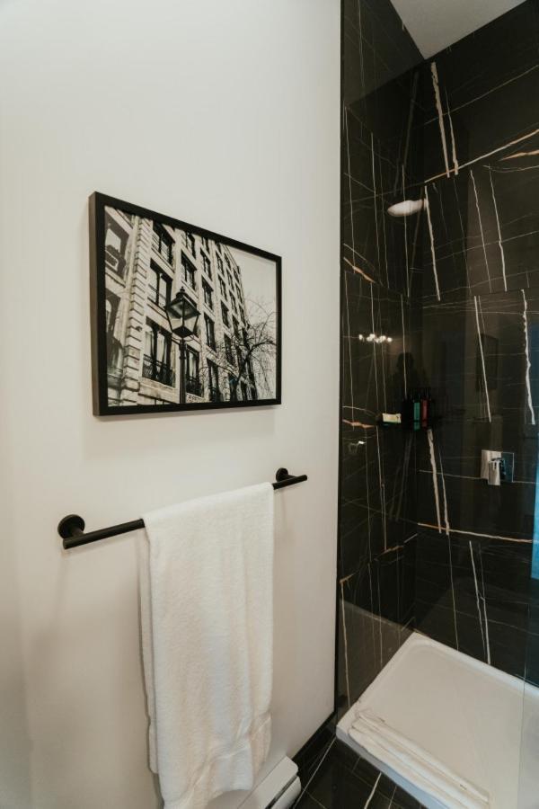 Welcoming And Light Filled 2bdr Apartment *
